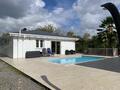 Ensemble immobilier de 2F3 et 1 F2 de plain pied avec piscin