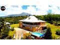 À VENDRE AU CARBET ENSEMBLE IMMOBILIER DE 355 M2 AVEC PISC